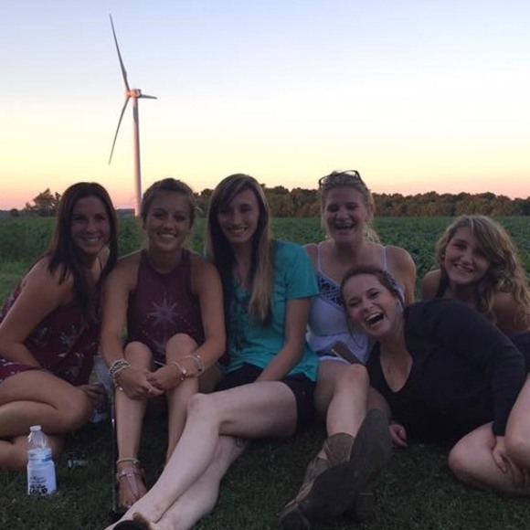 Meet your Posher, Olivia - Picture 1 of 1